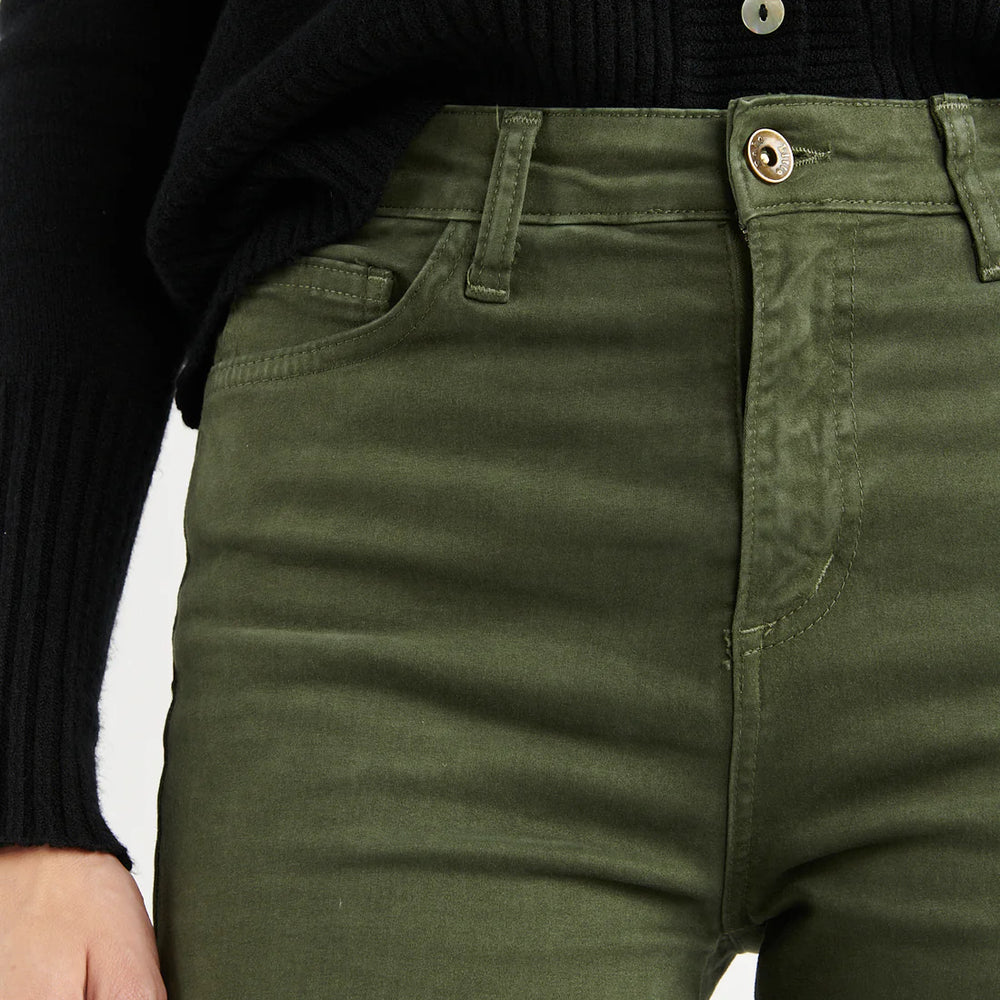 
                  
                    Pantalon - Basic Fit
                  
                