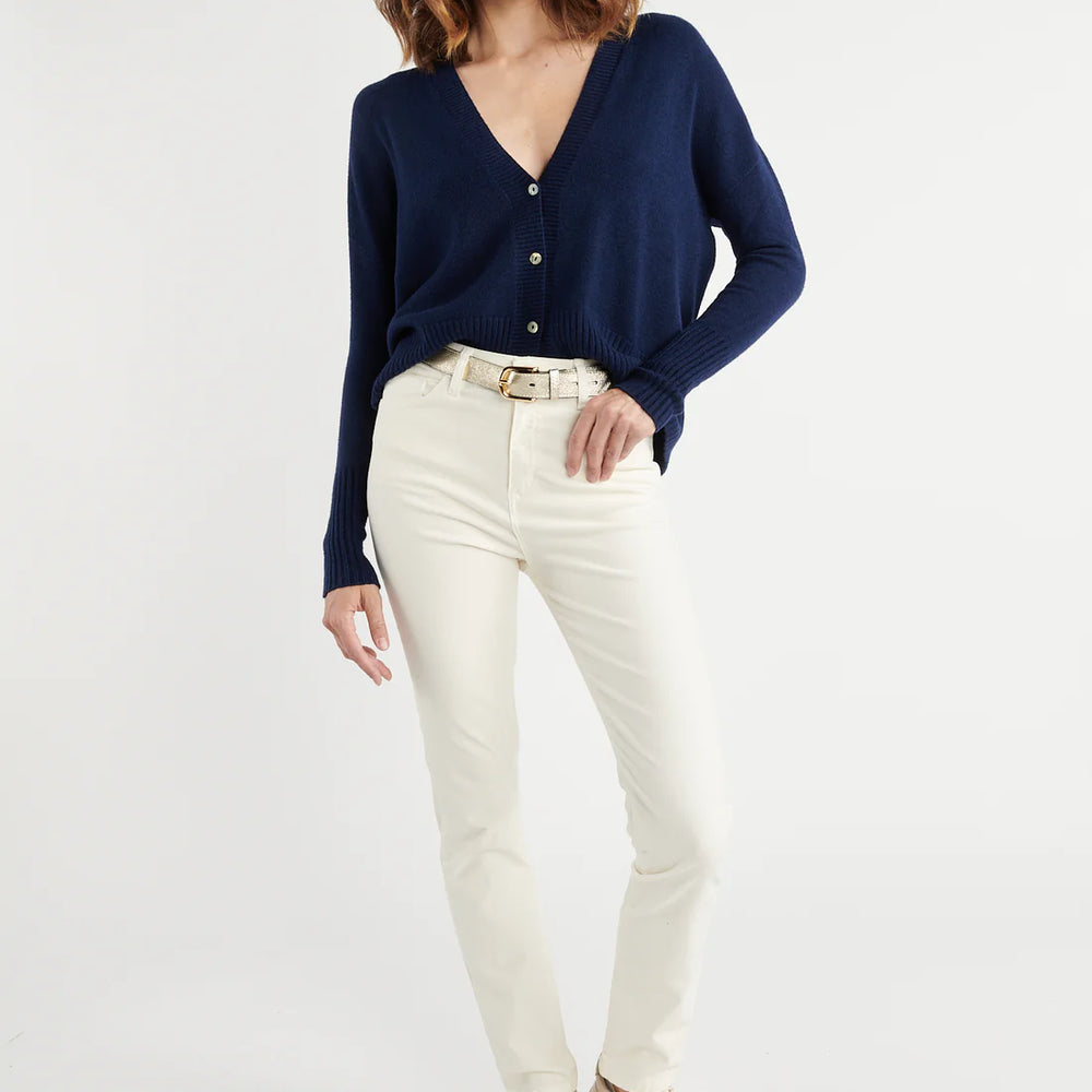 
                  
                    Pantalon - Basic Fit
                  
                